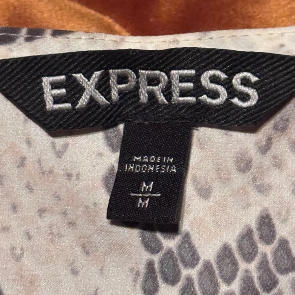 express snakeskin blouse - Picture 6 of 8